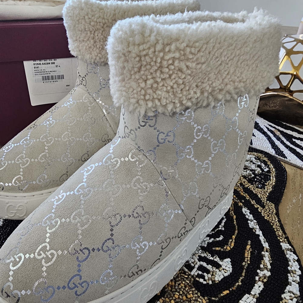 Gucci Women's Beige Shearling Winter Boots